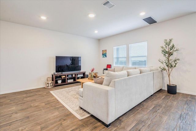 125 Frogmore LOOP, Uhland, TX 78640