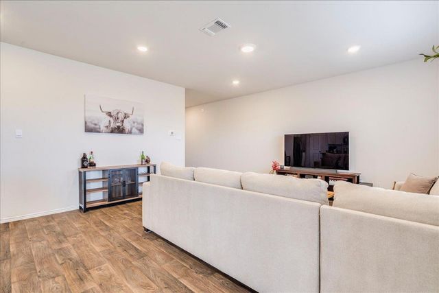 125 Frogmore LOOP, Uhland, TX 78640