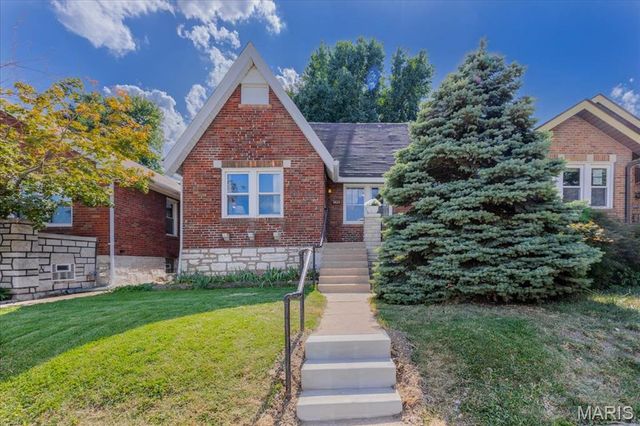 3820 Burgen Avenue, St Louis, MO 63116