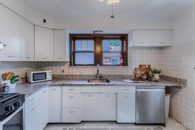 3820 Burgen Avenue, St Louis, MO 63116