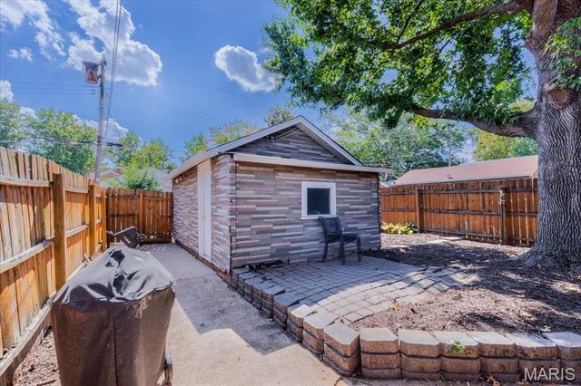 3820 Burgen Avenue, St Louis, MO 63116