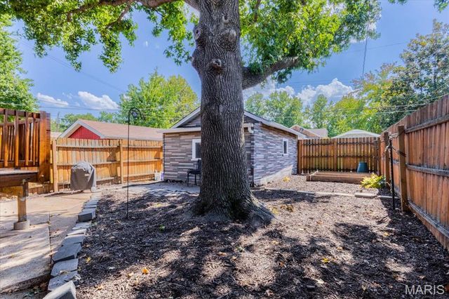 3820 Burgen Avenue, St Louis, MO 63116