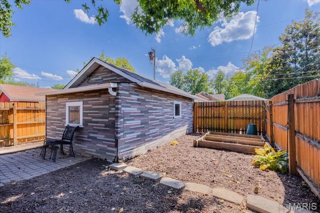 3820 Burgen Avenue, St Louis, MO 63116