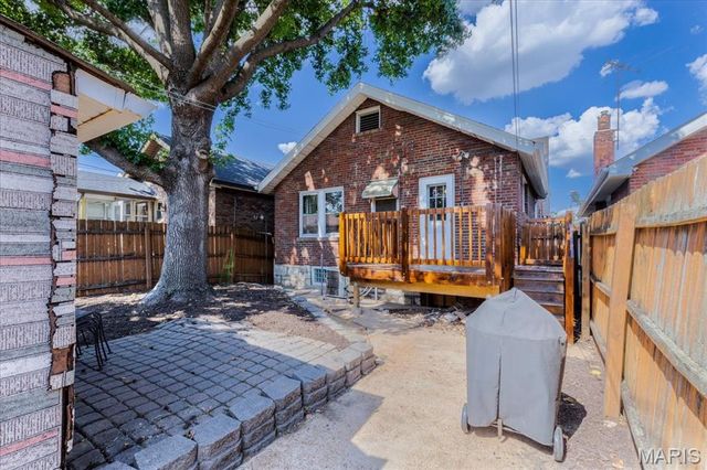 3820 Burgen Avenue, St Louis, MO 63116