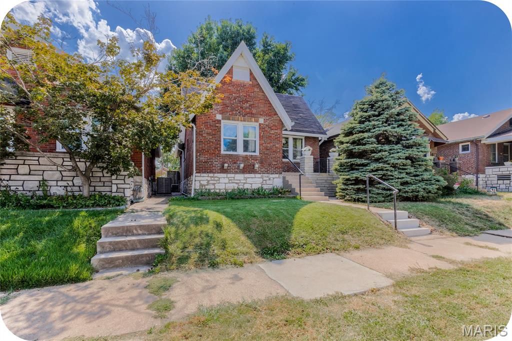 3820 Burgen Avenue, St Louis, MO 63116