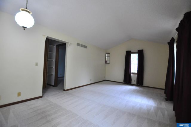 5400 Homestead Court, Lincoln, NE 68521