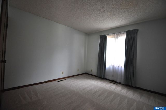 5400 Homestead Court, Lincoln, NE 68521