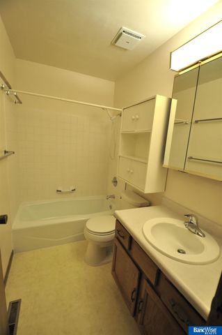 5400 Homestead Court, Lincoln, NE 68521