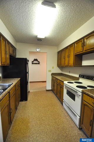 5400 Homestead Court, Lincoln, NE 68521
