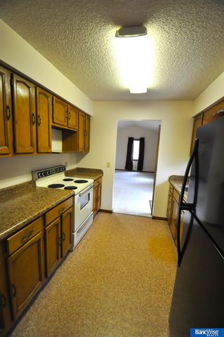 5400 Homestead Court, Lincoln, NE 68521