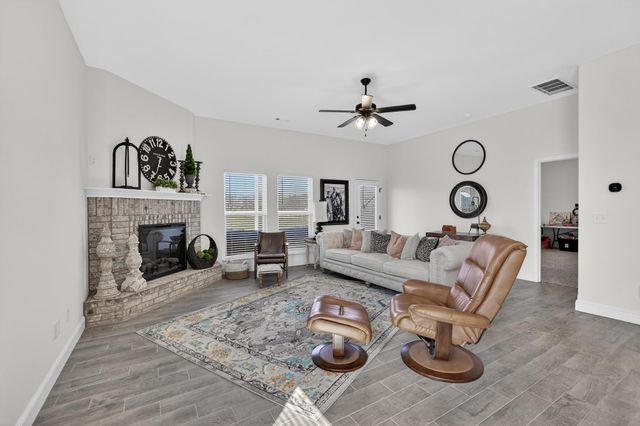 2306 N Greystone Square, Webb City, MO 64870