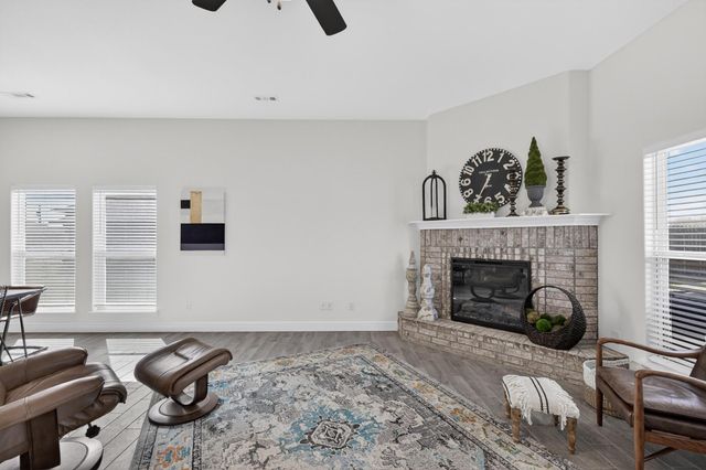 2306 N Greystone Square, Webb City, MO 64870