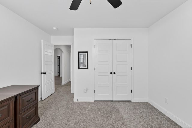 2306 N Greystone Square, Webb City, MO 64870