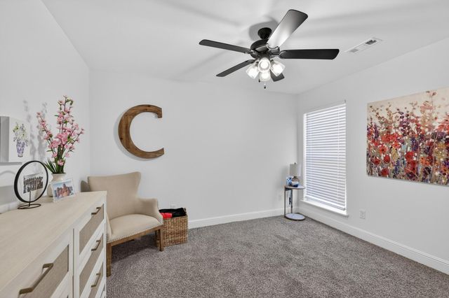 2306 N Greystone Square, Webb City, MO 64870