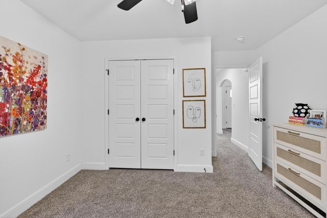 2306 N Greystone Square, Webb City, MO 64870