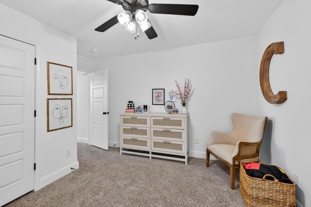 2306 N Greystone Square, Webb City, MO 64870