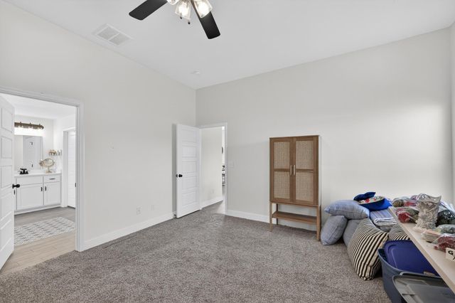 2306 N Greystone Square, Webb City, MO 64870