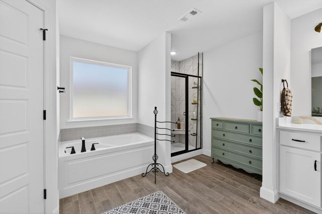 2306 N Greystone Square, Webb City, MO 64870