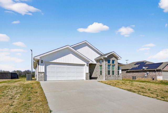 2306 N Greystone Square, Webb City, MO 64870