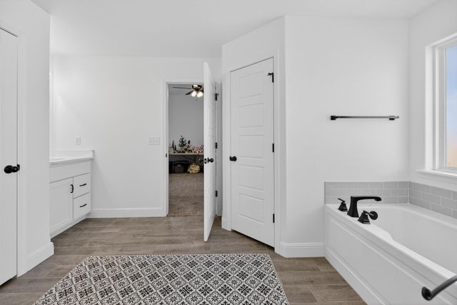 2306 N Greystone Square, Webb City, MO 64870