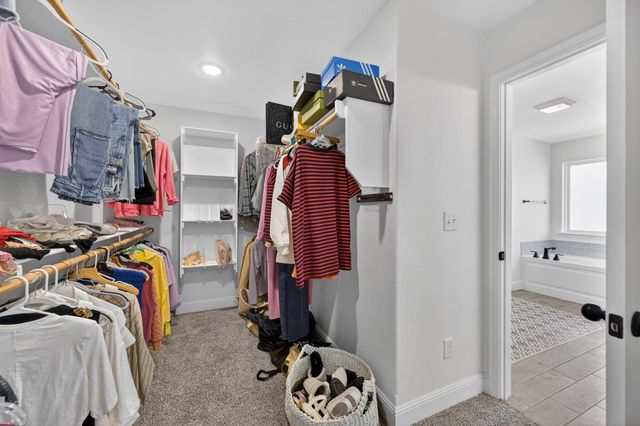 2306 N Greystone Square, Webb City, MO 64870