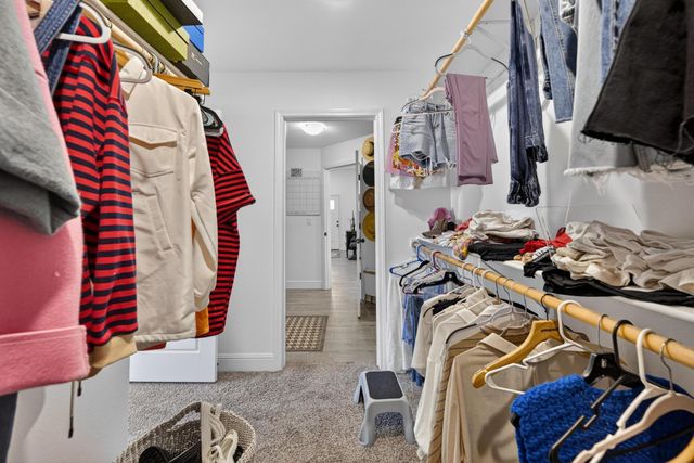 2306 N Greystone Square, Webb City, MO 64870