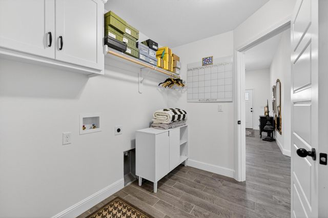 2306 N Greystone Square, Webb City, MO 64870