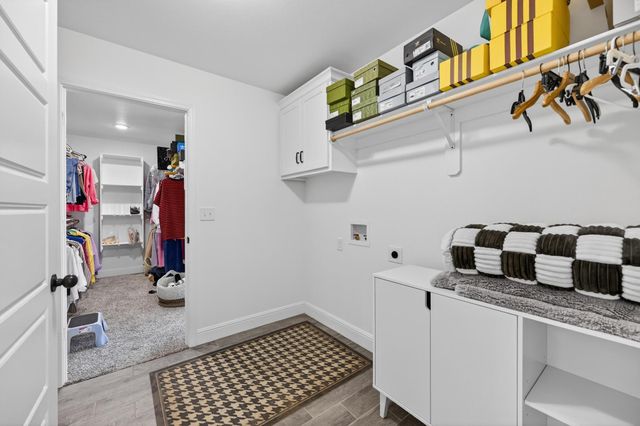 2306 N Greystone Square, Webb City, MO 64870