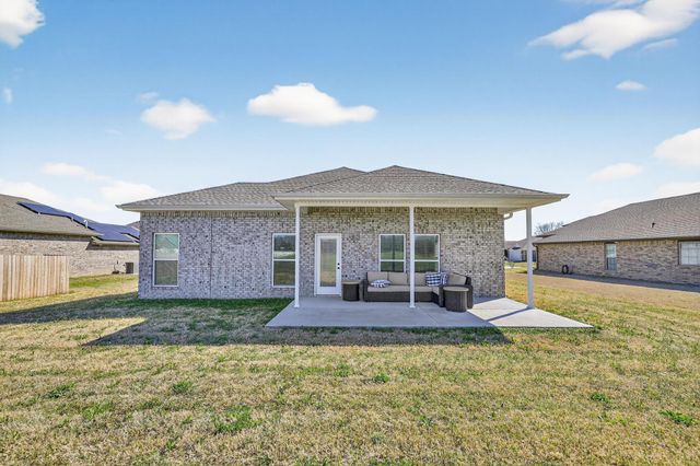 2306 N Greystone Square, Webb City, MO 64870