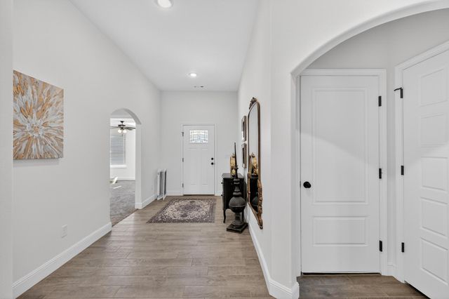 2306 N Greystone Square, Webb City, MO 64870