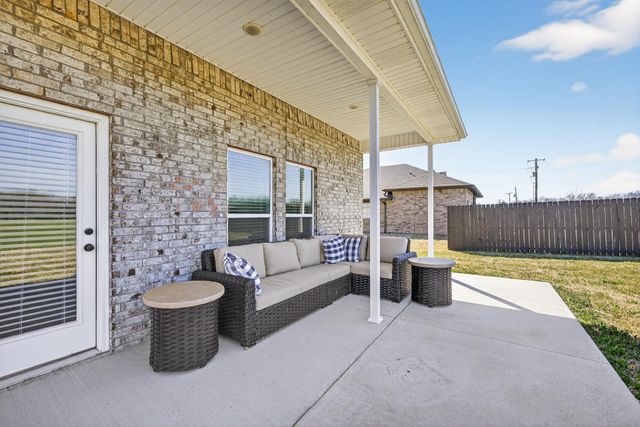 2306 N Greystone Square, Webb City, MO 64870