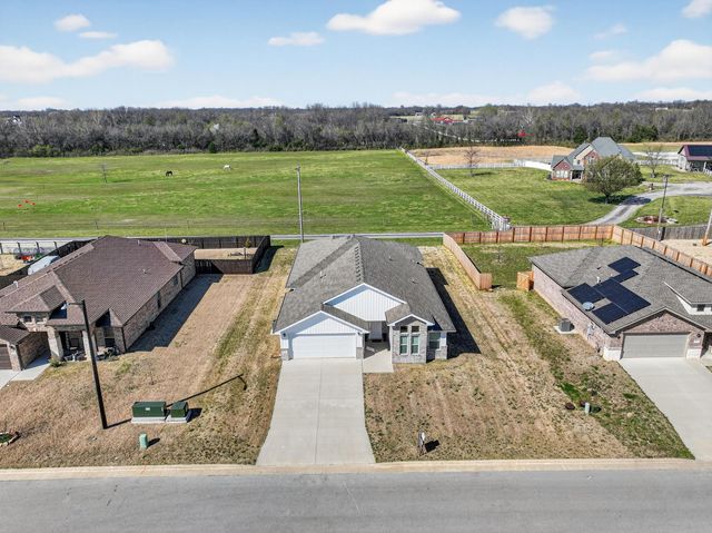 2306 N Greystone Square, Webb City, MO 64870