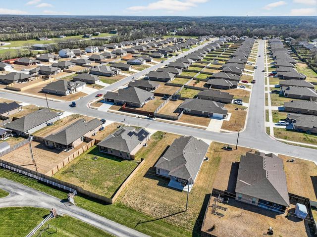 2306 N Greystone Square, Webb City, MO 64870