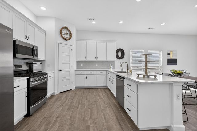 2306 N Greystone Square, Webb City, MO 64870