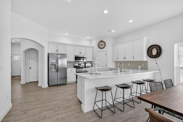 2306 N Greystone Square, Webb City, MO 64870