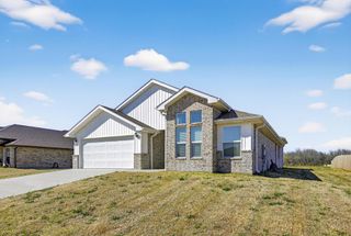 2306 N Greystone Square, Webb City, MO 64870