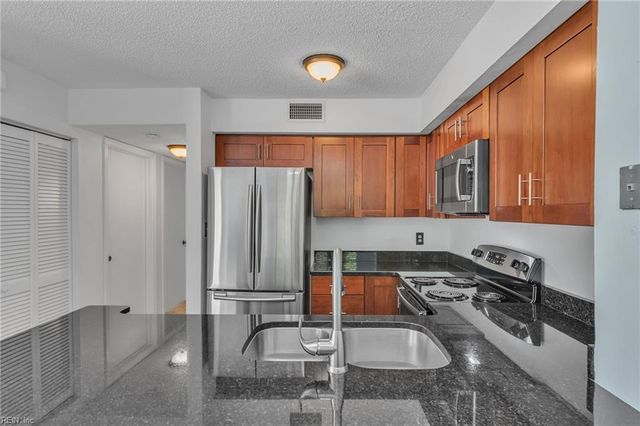 191 Nantucket PL, Newport News, VA 23606
