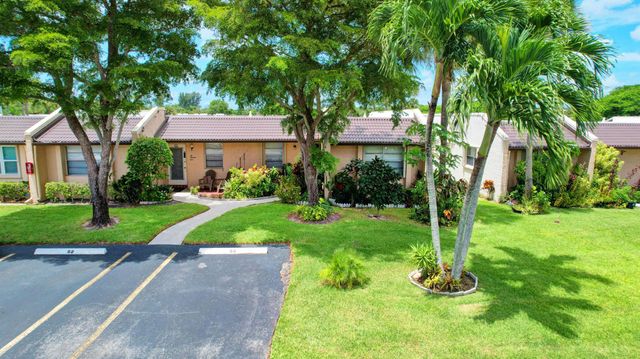 219 Lake Meryl Drive, West Palm Beach, FL 33411