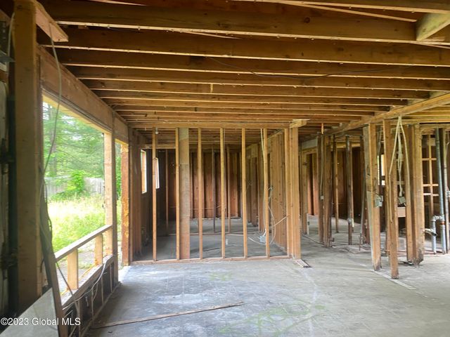 76 State Farm Road, New Scotland, NY 12186