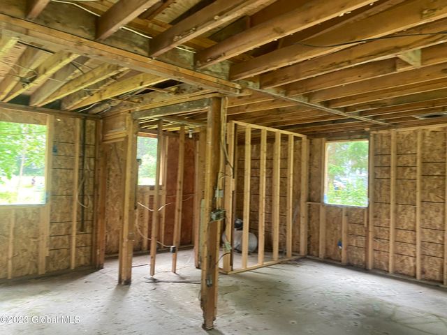 76 State Farm Road, New Scotland, NY 12186