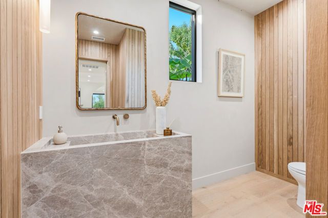 16643 Addison Street, Encino (los Angeles), CA 91436