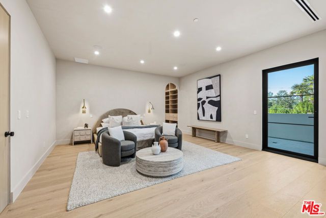 16643 Addison Street, Encino (los Angeles), CA 91436