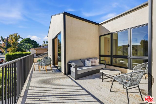 16643 Addison Street, Encino (los Angeles), CA 91436