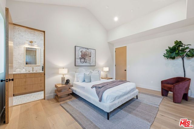 16643 Addison Street, Encino (los Angeles), CA 91436