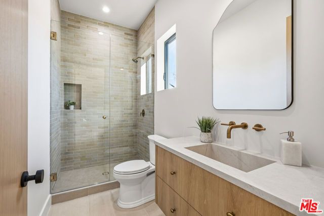 16643 Addison Street, Encino (los Angeles), CA 91436