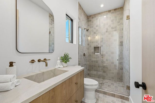 16643 Addison Street, Encino (los Angeles), CA 91436