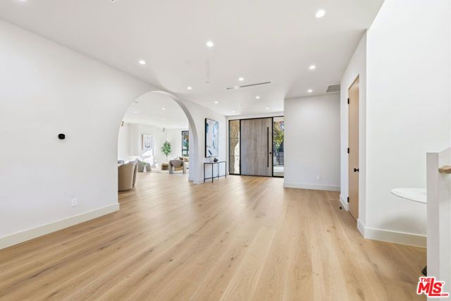 16643 Addison Street, Encino (los Angeles), CA 91436