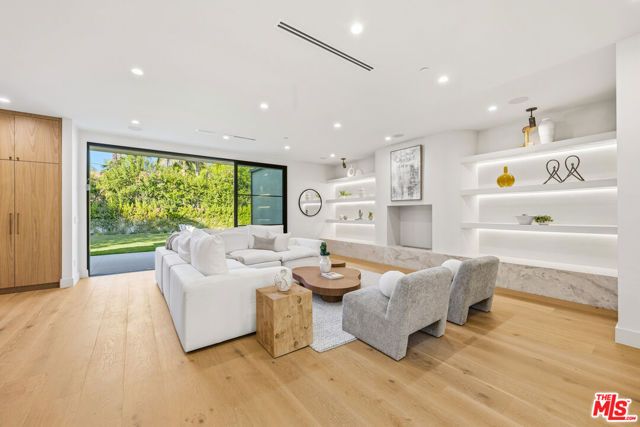 16643 Addison Street, Encino (los Angeles), CA 91436