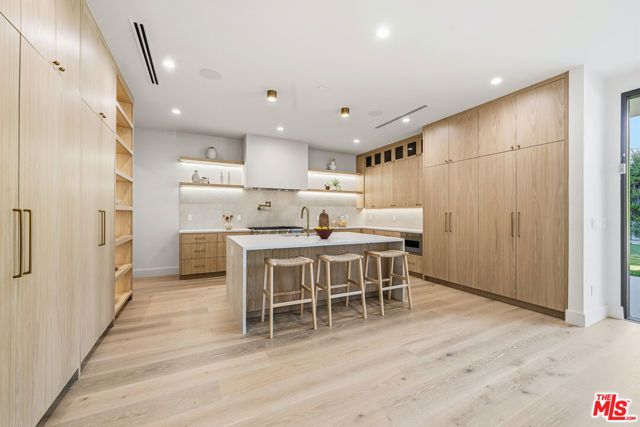 16643 Addison Street, Encino (los Angeles), CA 91436