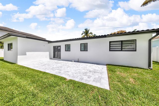 3231 NE 27th Ter, Lighthouse Point, FL 33064